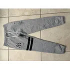 Pants Jogger New Era New York Yankees Gris Para Hombre